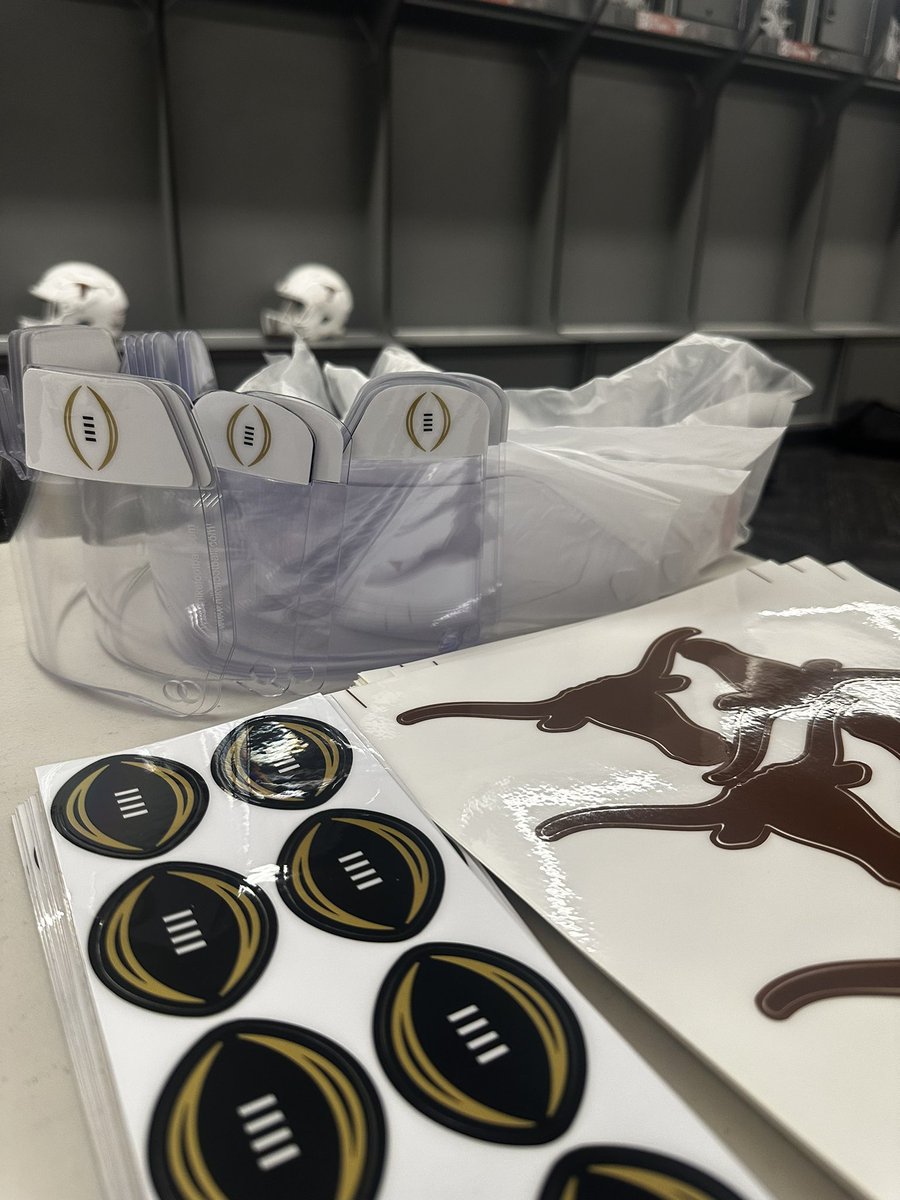 UTexasEquipment's tweet photo. Finishing touches… #HookEm https://t.co/XbFoi34lHo