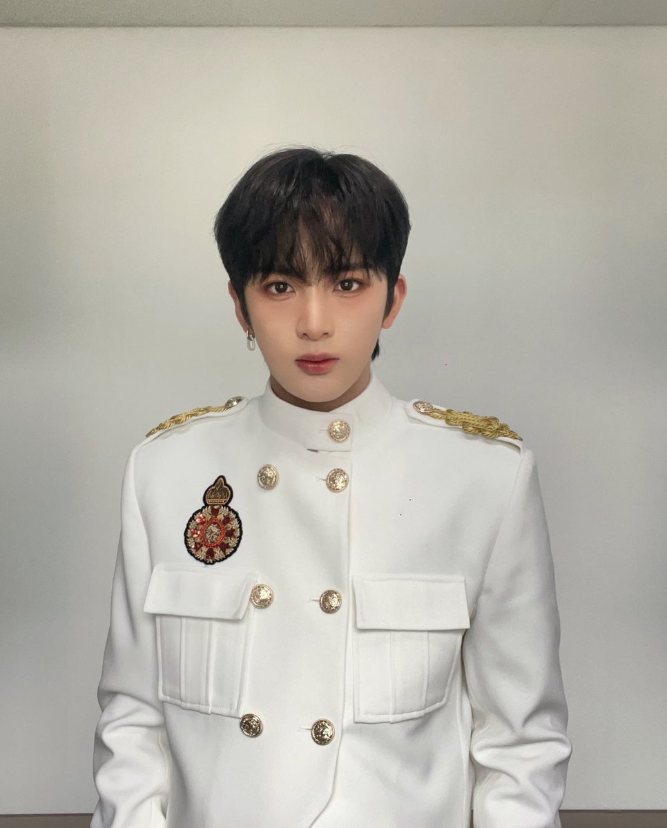 fantasyboys_mem's tweet photo. [#링치] 

Happy New Year~!
2023년 너무 고마웠고 2024년에도 우리 함께해요 반디! 
2024년에는 더욱 열심히 하는 링치가 될게요! 지켜봐 주세요🎆

#FANTASYBOYS #판타지보이즈
#LINGQI https://t.co/TyC04wbmip