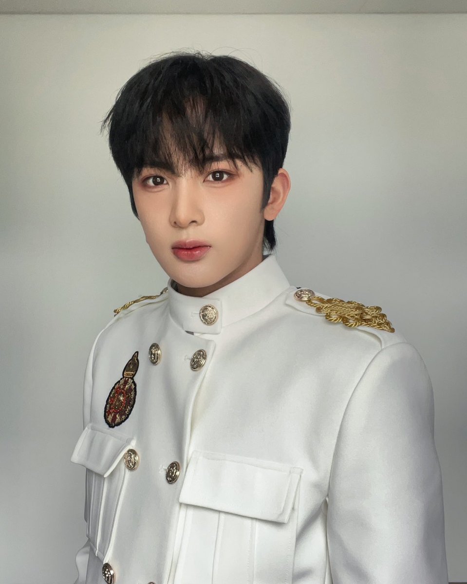 fantasyboys_mem's tweet photo. [#링치] 

Happy New Year~!
2023년 너무 고마웠고 2024년에도 우리 함께해요 반디! 
2024년에는 더욱 열심히 하는 링치가 될게요! 지켜봐 주세요🎆

#FANTASYBOYS #판타지보이즈
#LINGQI https://t.co/TyC04wbmip