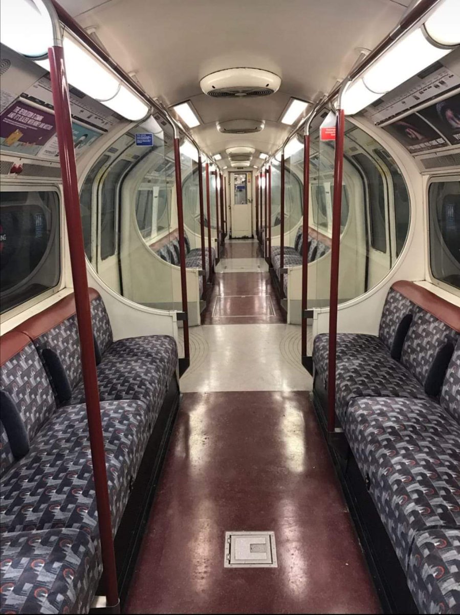 RobWilliams100's tweet image. A #Bakerloo line tube during lockdown