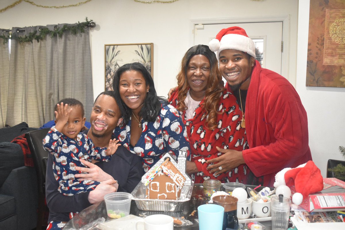 DezWaul_St's tweet photo. Christmas, my dad’s bday, my mom’s bday … always a great way to end the year ❤️🤞🏾
2023 = BEST YEAR YET ‼️ https://t.co/1NHCFz4PtP