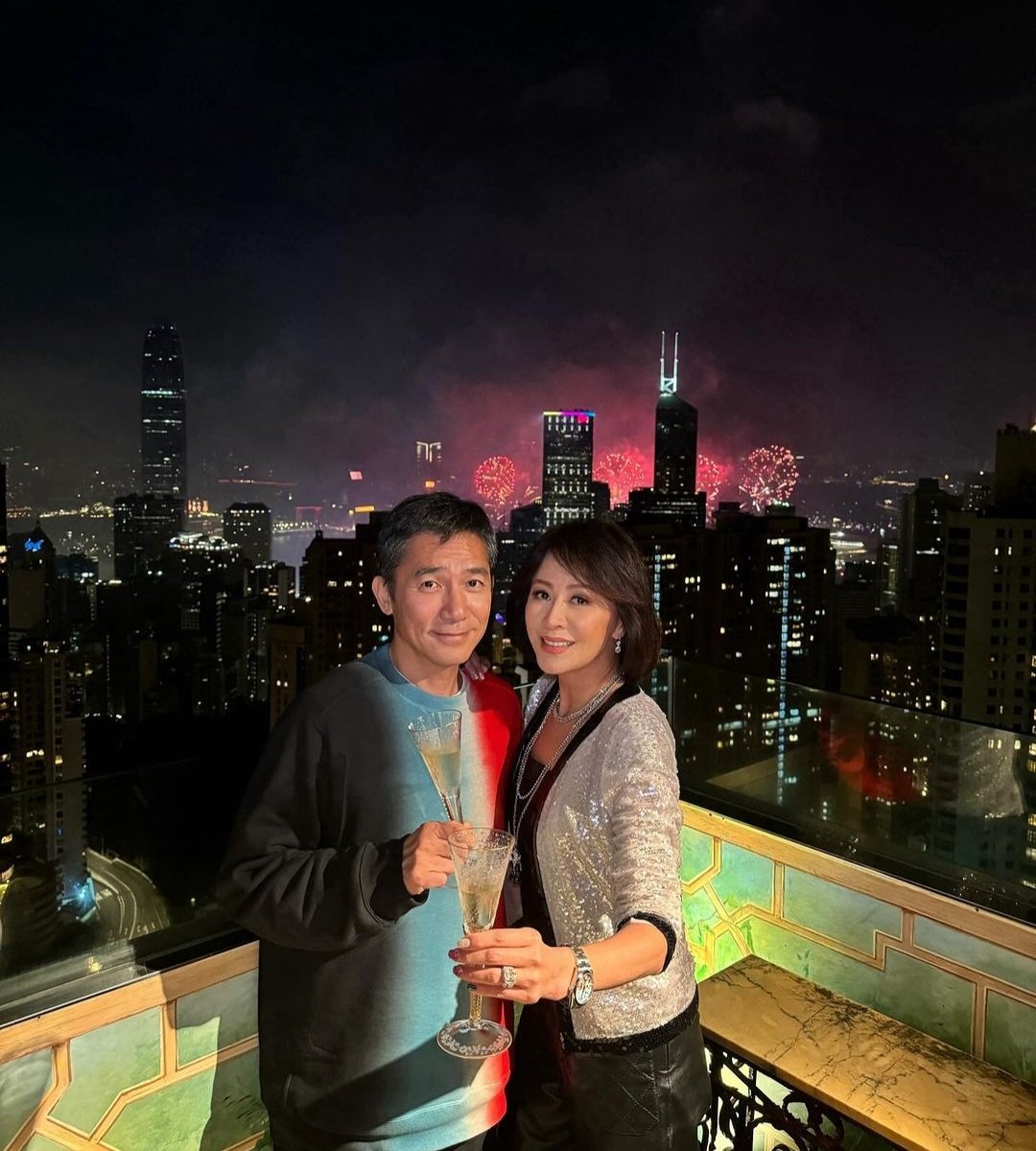 happy new year 2024 from tony leung and carina lau 💜