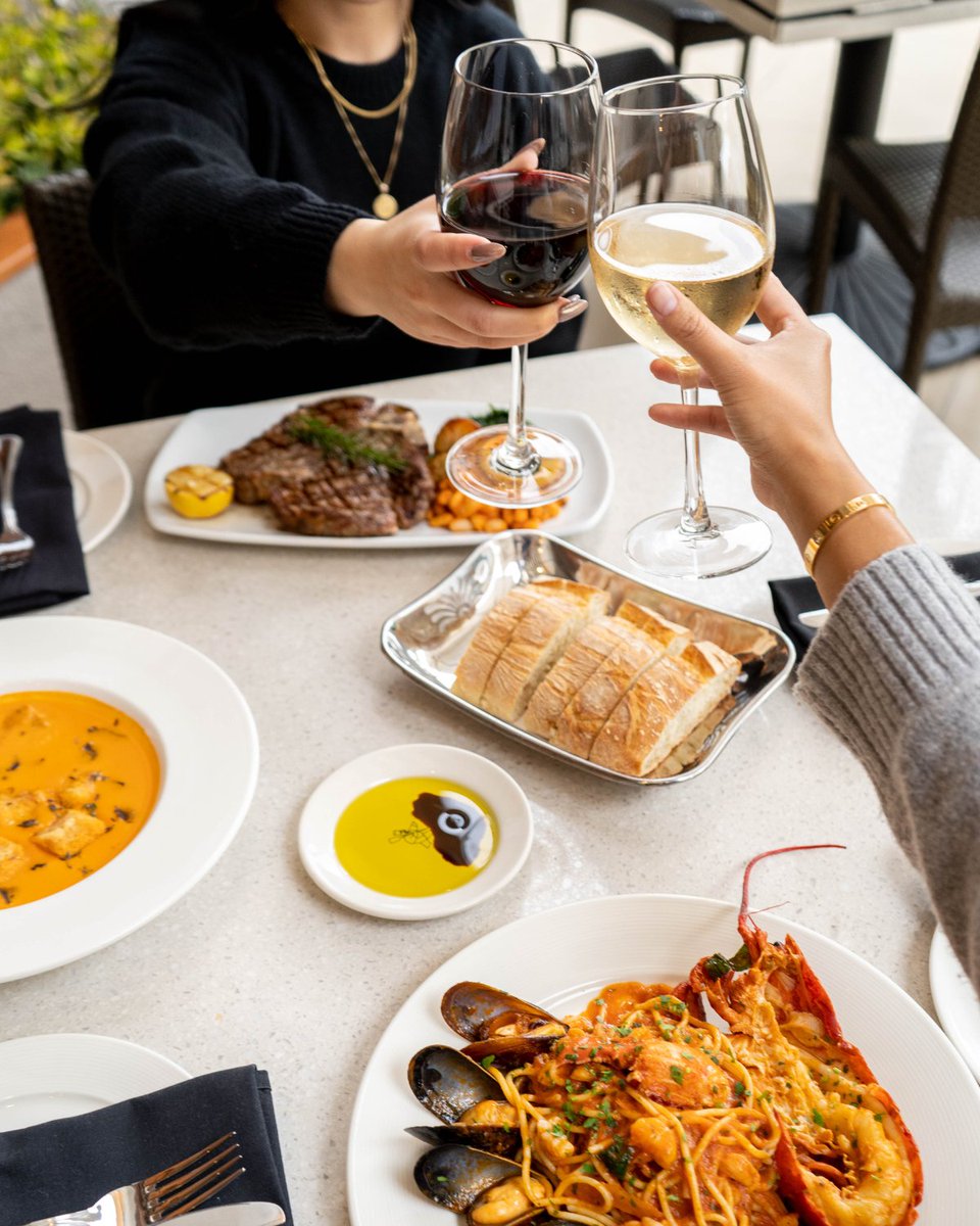 🎉✨ Ring in the New Year in style and join us for a night of indulgence with our special New Year’s Eve menu!