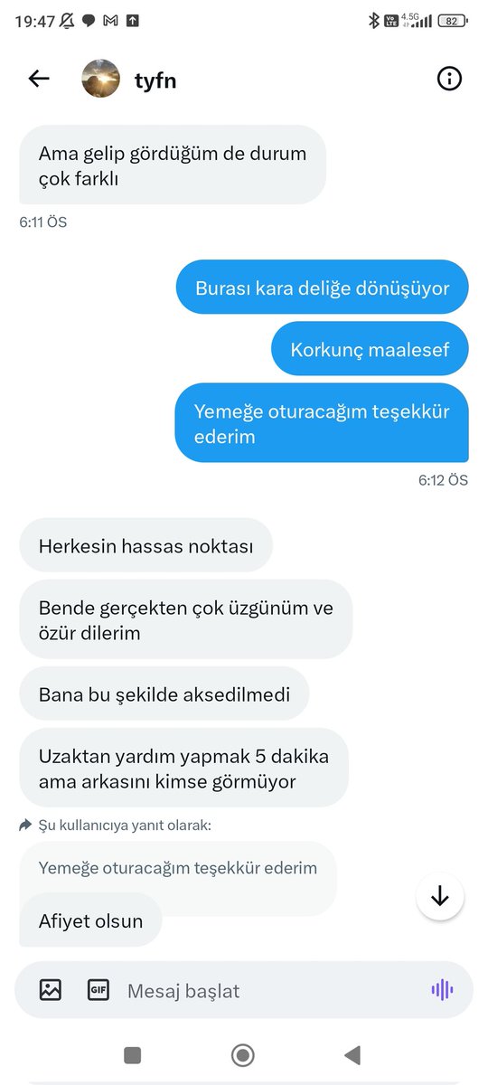 Dün biliyorsunuz biri ile münakaşaya girdim ve o arkadaş burda anlattıklarımızın abartı olduğunu söyledi. Gece Bursa'dan çıkıp geldi ve anlattıklarımıza birebir şahit oldu. Sözünü tutup büyüklük yaptı ve özür diledi. Ki dilemese de olurdu bizim yanımızda olması yeterliydi.