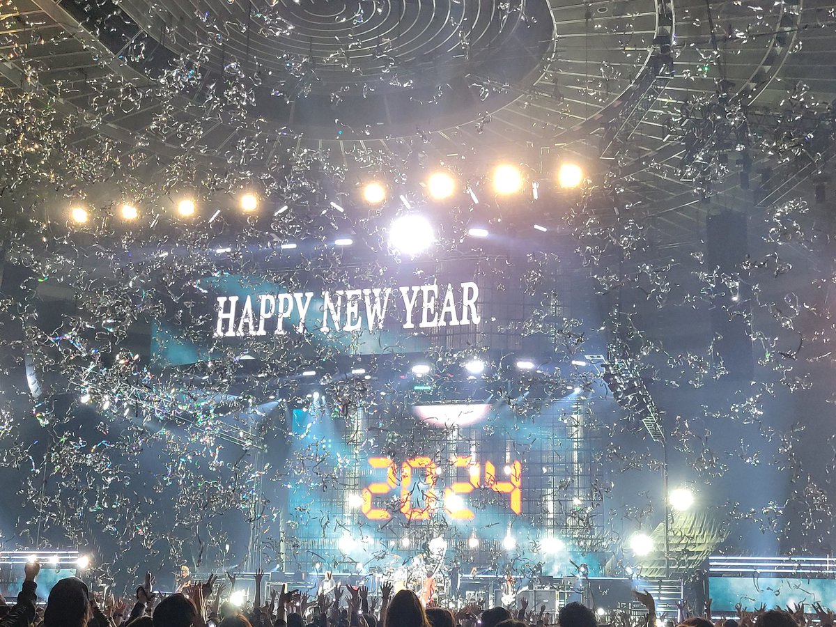 ZMJDzJEZPmaFJuq's tweet photo. 27年ぶりのSTYLE大阪FINAL カウントダウン最高のLIVEでした🎶
LUNASEAと2024年一緒に迎えられた事35周年の瞬間に立ち会えた事、最高の瞬間でした✨
宇宙一格好良いバンドこれからも愛し続けます❤️
#LUNASEA
#SLAVEのみんなお疲れ様でした✨
#END_OF_DUAL
#LUNAPIC
#DUALARENATOUR2023
#MOTHERvsSTYLE https://t.co/3LruEqra8M