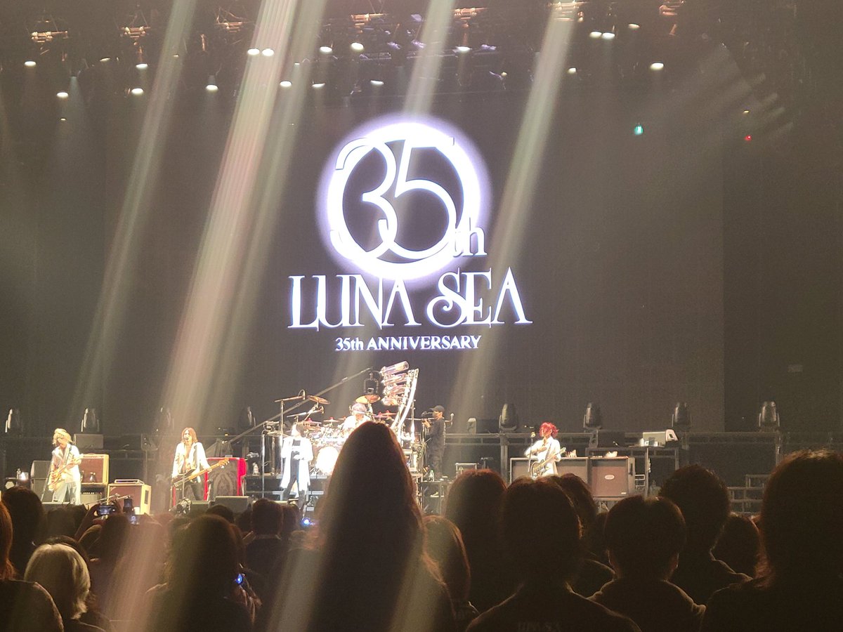 ZMJDzJEZPmaFJuq's tweet photo. 27年ぶりのSTYLE大阪FINAL カウントダウン最高のLIVEでした🎶
LUNASEAと2024年一緒に迎えられた事35周年の瞬間に立ち会えた事、最高の瞬間でした✨
宇宙一格好良いバンドこれからも愛し続けます❤️
#LUNASEA
#SLAVEのみんなお疲れ様でした✨
#END_OF_DUAL
#LUNAPIC
#DUALARENATOUR2023
#MOTHERvsSTYLE https://t.co/3LruEqra8M