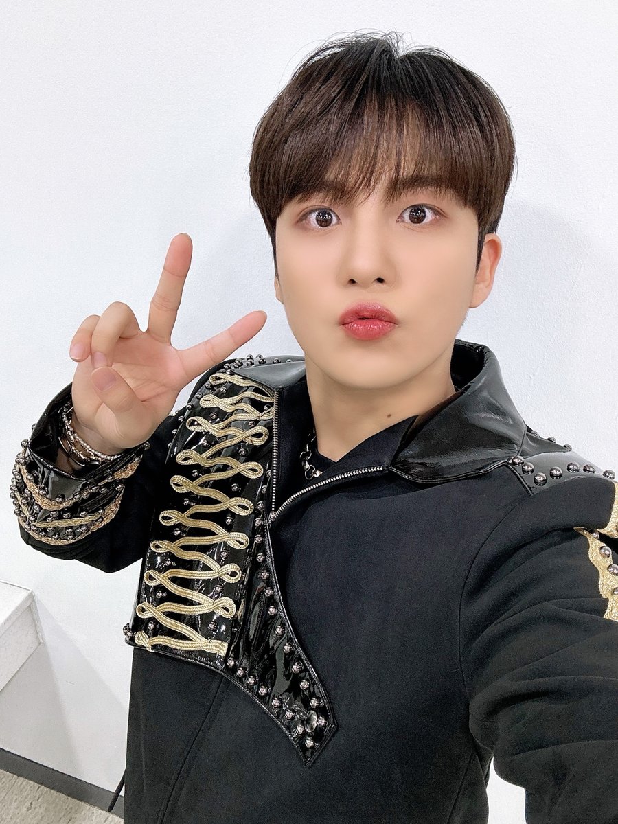 [#종호] 에이티니 새해 복 많이 받아여😊❤
#ATEEZ #에이티즈