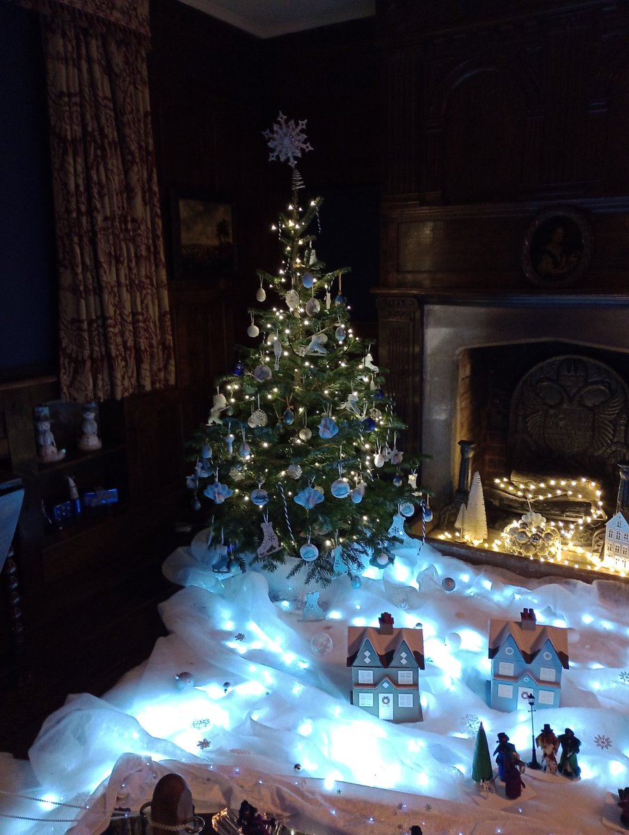 LesleyHawkins5's tweet photo. #3positives (from yesterday)
* Christmas trees at #packwood
* meeting up with #family
* the rain stayed away
#4photos https://t.co/okFFZEl8xA