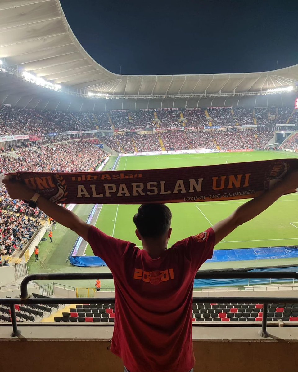 uAUNIALPARSLAN's tweet photo. 2023 yılında Galatasaray'ımızın adının olduğu her yerdeydik. 
#uAUNI2023
#ultrAslanUNI
#DoğuAnadoluBölge https://t.co/Jr8yiOoXOc
