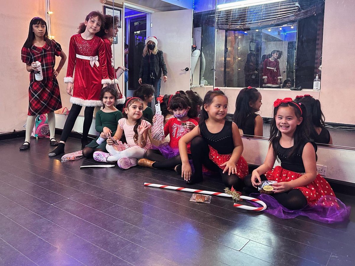 fsmdofficial's tweet photo. Join us back at the studio as we resume our classes on January 4th! 2024! Make it a special and new year with the gift of music and dance! #FSMDfamily 
818.383.8811. https://t.co/wGAaZrlko2 https://t.co/XkQNU56ZPF
