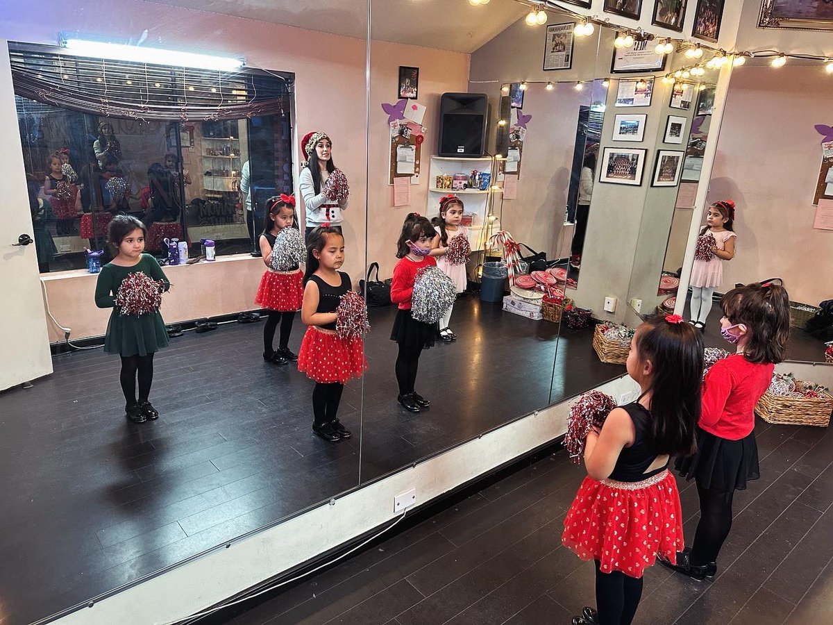 fsmdofficial's tweet photo. Join us back at the studio as we resume our classes on January 4th! 2024! Make it a special and new year with the gift of music and dance! #FSMDfamily 
818.383.8811. https://t.co/wGAaZrlko2 https://t.co/XkQNU56ZPF