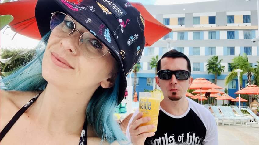 Happy New Year everyone. If you are hanging out your arse tomorrow afternoon here’s a bit of light Orlando watching…

“Florida Mall, Pool side at Endless Summer Resort and Carrabba’s Italian on International Drive.”

youtu.be/sIJkcQQOj0k?si…