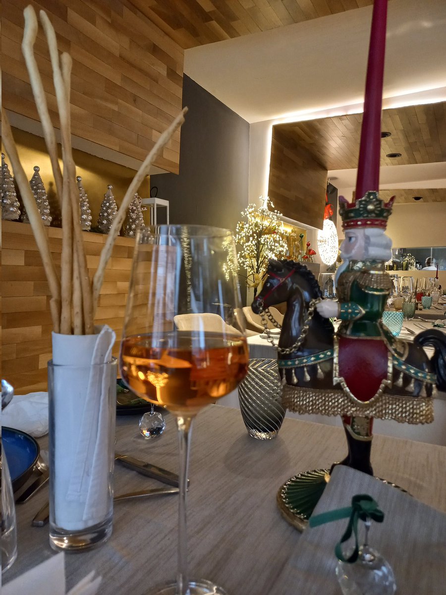 Optimist4ever_'s tweet photo. Предновогодишна... 🥂🎉🎄💕
#DeGusto #Strumica https://t.co/iyg485LgI4