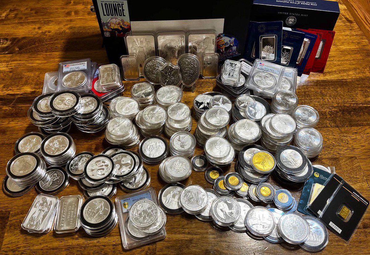 BullionBrother's tweet image. #stackoftheday and the last one of the year! How are you stacking ? 

Courtesy of an anonymous Inflation Mitigation Lounge Member. 

Send us your stack and your @ or anonymous for a chance at a shoutout! We love to see them, all shapes and sizes! 

#silverstacking #goldcoins