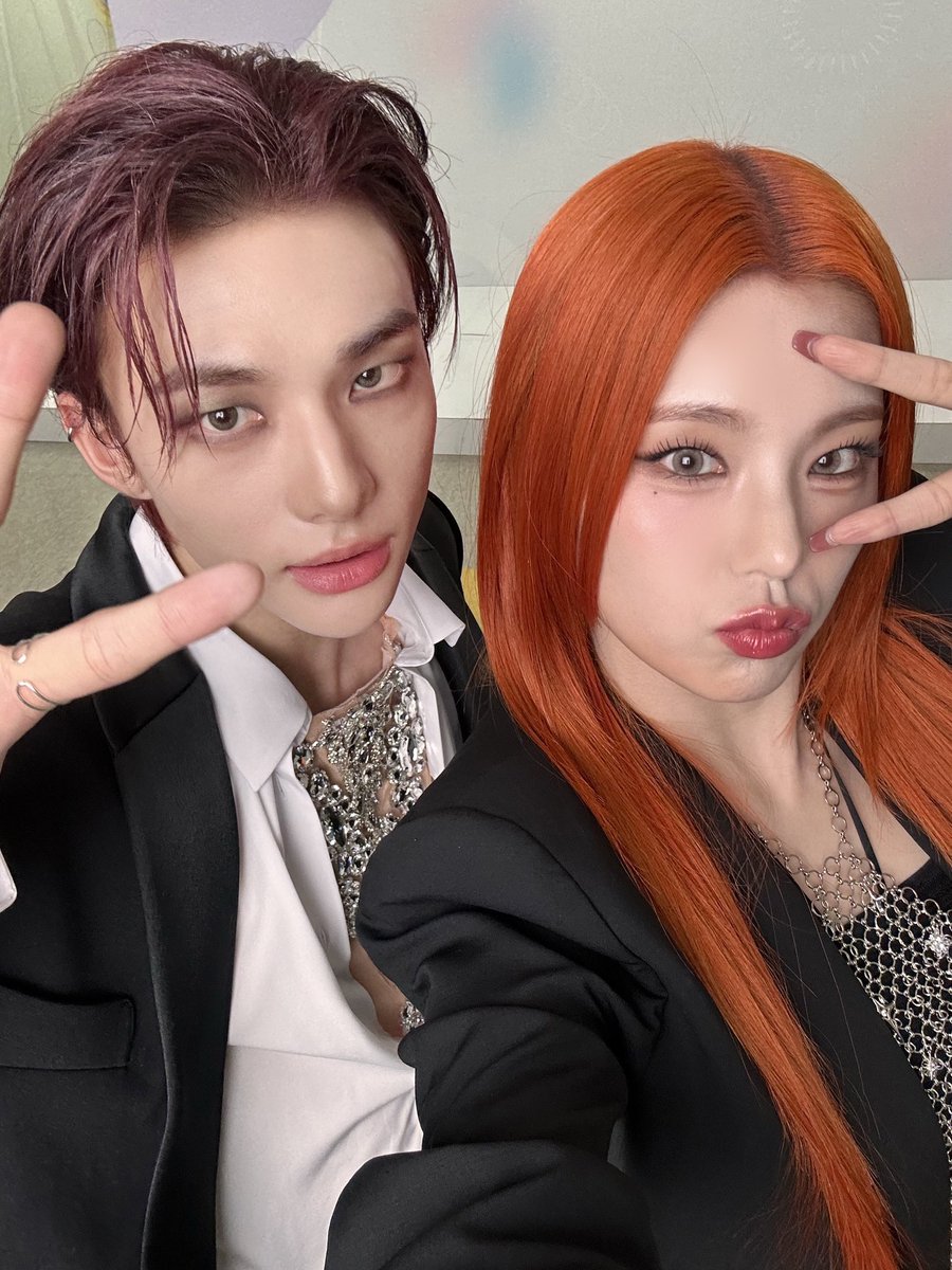 HYUNJIN AND YEJI SELFIES ❤️‍🔥