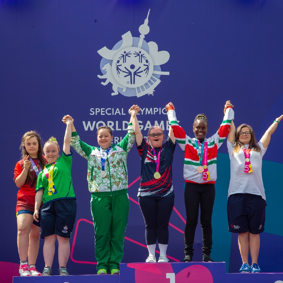 SpecialOlympics's tweet image. Highlight of 2023: @sowg_berlin2023 broke barriers and made unforgettable memories with 7,000 athletes from 26 sports and 20,000 volunteers. #Berlin2023 #InclusionRevolution