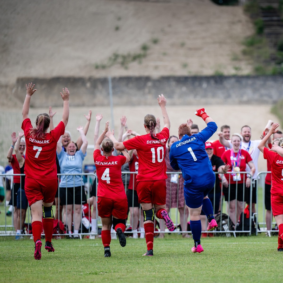 SpecialOlympics's tweet image. Highlight of 2023: @sowg_berlin2023 broke barriers and made unforgettable memories with 7,000 athletes from 26 sports and 20,000 volunteers. #Berlin2023 #InclusionRevolution