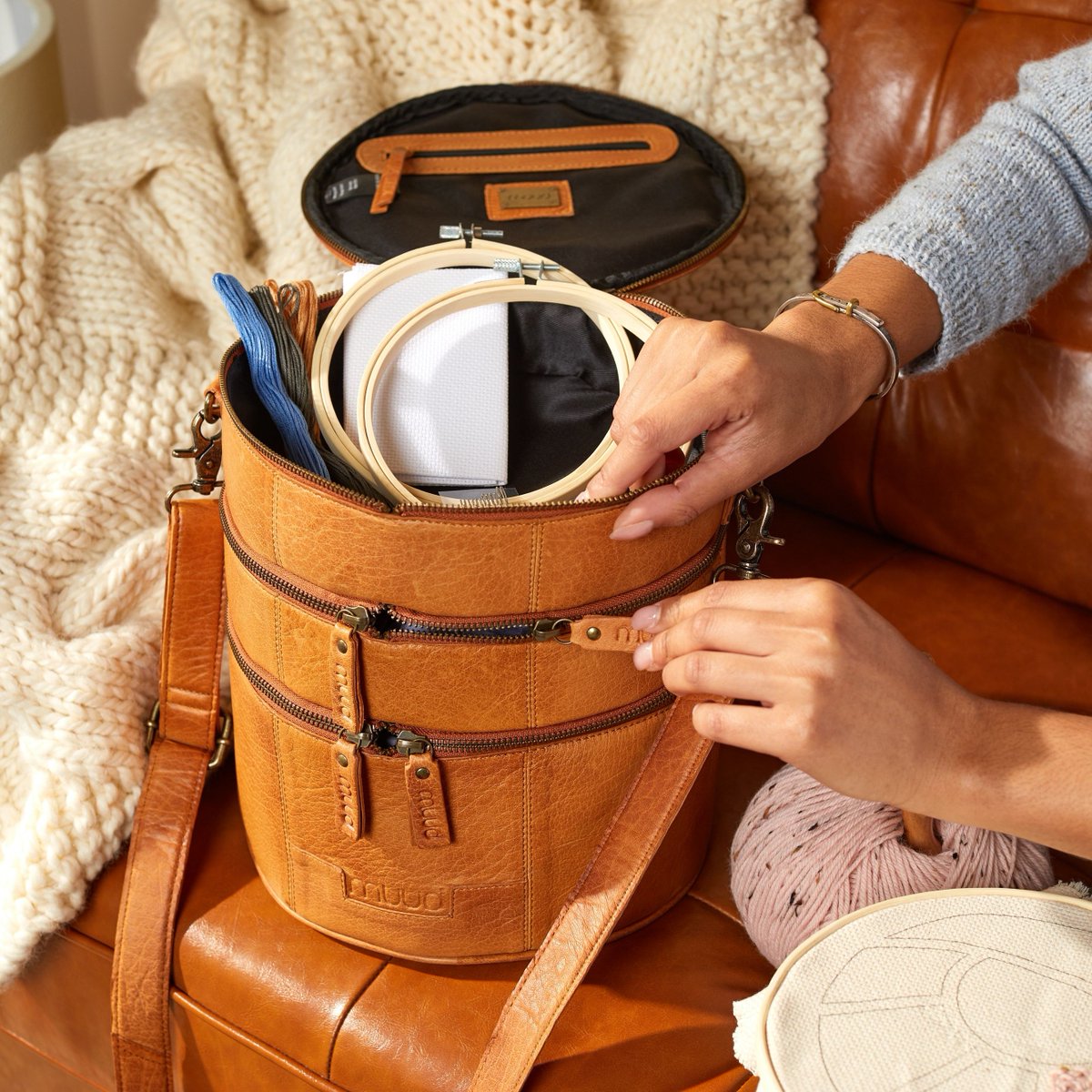 Universal Yarn tweet media