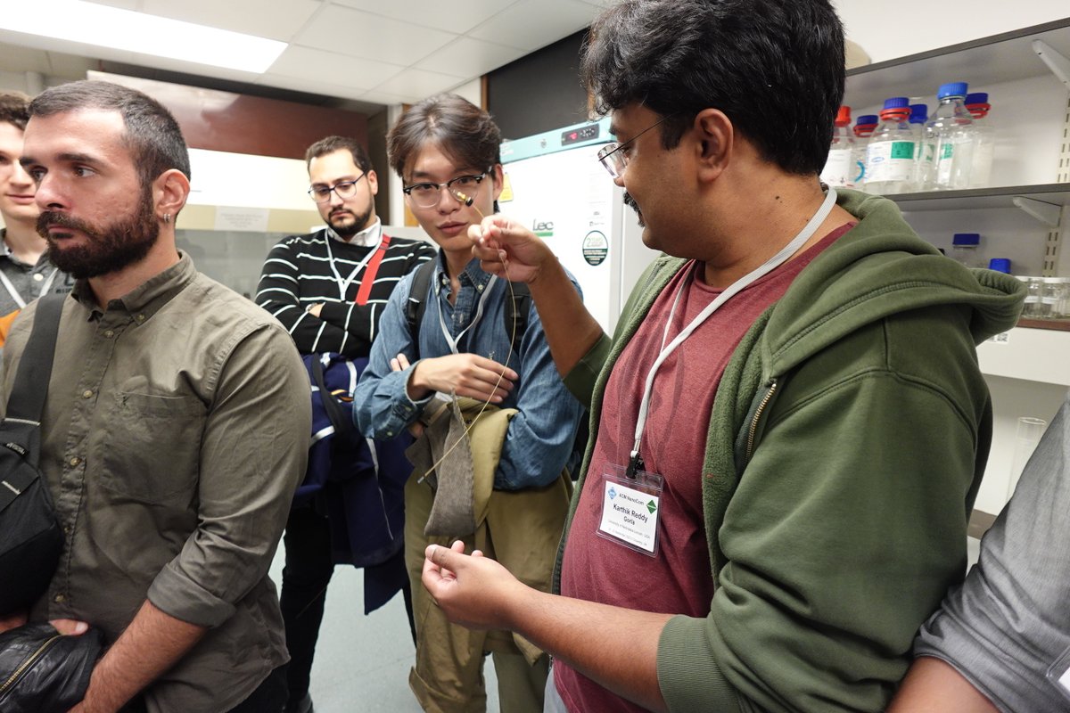 Big thanks to the SLS team at Warwick for showing the conference attendees around the wet labs #ACMNanoCom2023
