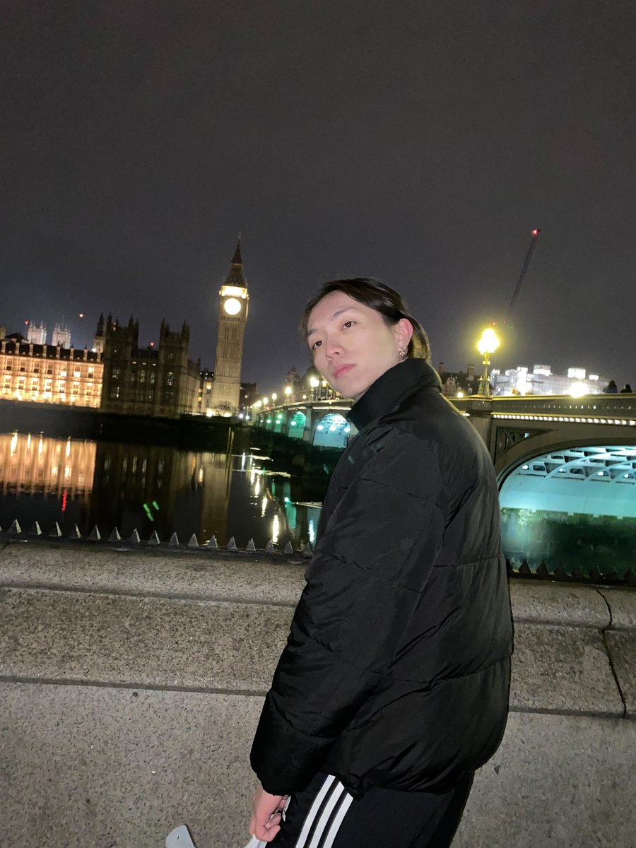 poddocasto's tweet photo. あけましておめでとうございます！
日本語勉強してる方も、日本語 教えている方も、そうでない方も、みなさんがよいお年を過ごせることを心より願っております！
僕はもう少し ロンドンにいます... https://t.co/NTpK6SuaEM