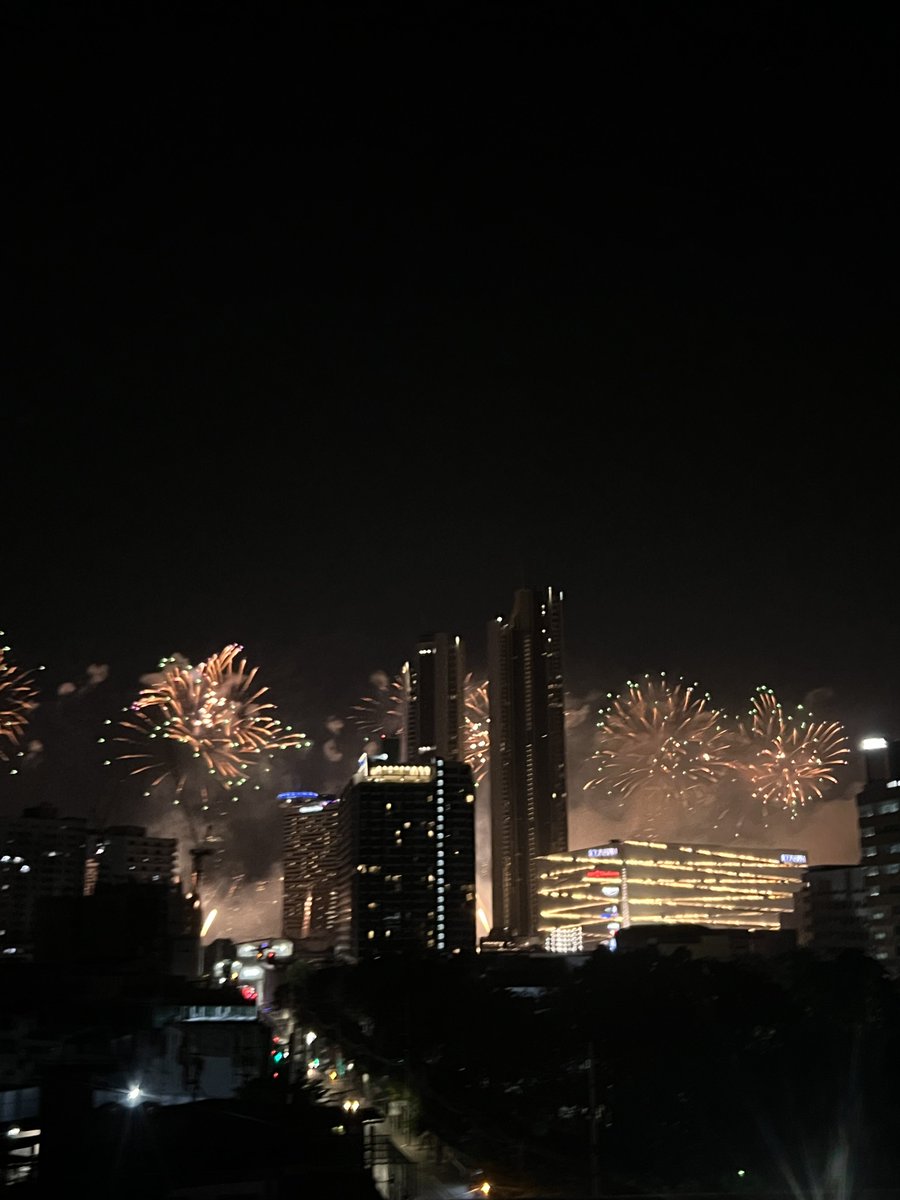 Happy New year2024 

“ ขอให้คนที่เห็นโพสนี้มีแต่ความสุขนะคะ ”