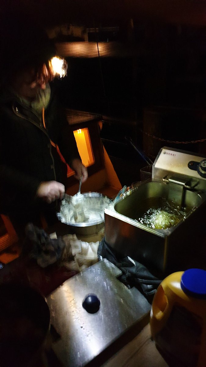 blas789's tweet photo. Het oliebollen bakken kan hier het daglicht niet verdragen...
#Bontekoe #Terschelling https://t.co/oMpar45IQy