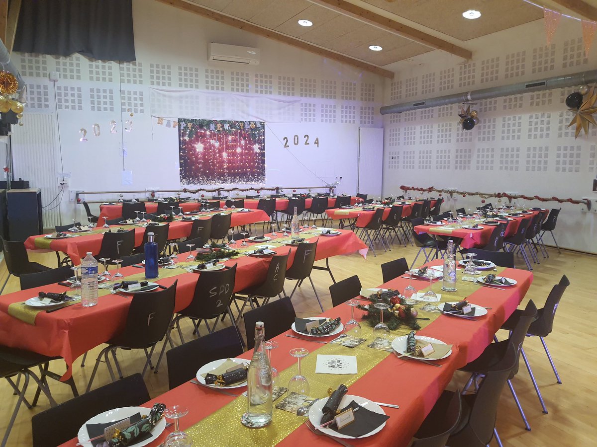 Davidnegre33's tweet photo. Animation dansante du réveillon de la St Sylvestre à la MJC CL2V de Bordeaux Caudéran (33) en place 👍 
#animation #prestation #evenementiel #dj #nouvelan2024 #SaintSylvestre https://t.co/FnX5a8GGHf