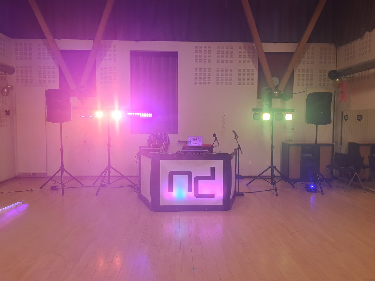 Davidnegre33's tweet photo. Animation dansante du réveillon de la St Sylvestre à la MJC CL2V de Bordeaux Caudéran (33) en place 👍 
#animation #prestation #evenementiel #dj #nouvelan2024 #SaintSylvestre https://t.co/FnX5a8GGHf