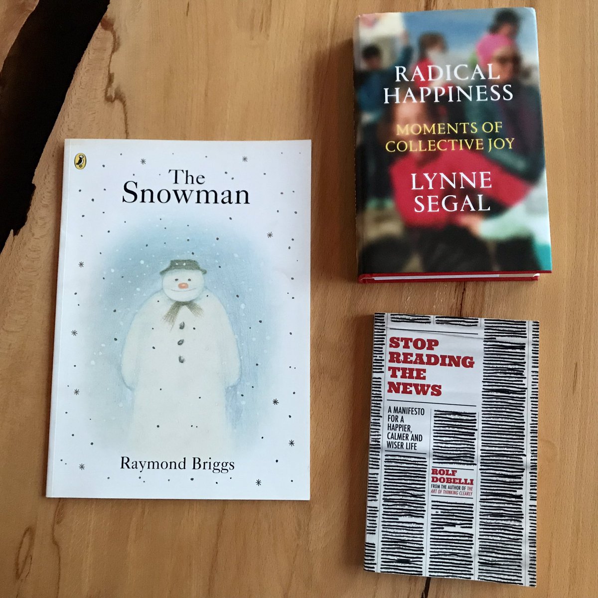 QueenYesNo's tweet photo. December books. https://t.co/tXEWCsqdgy