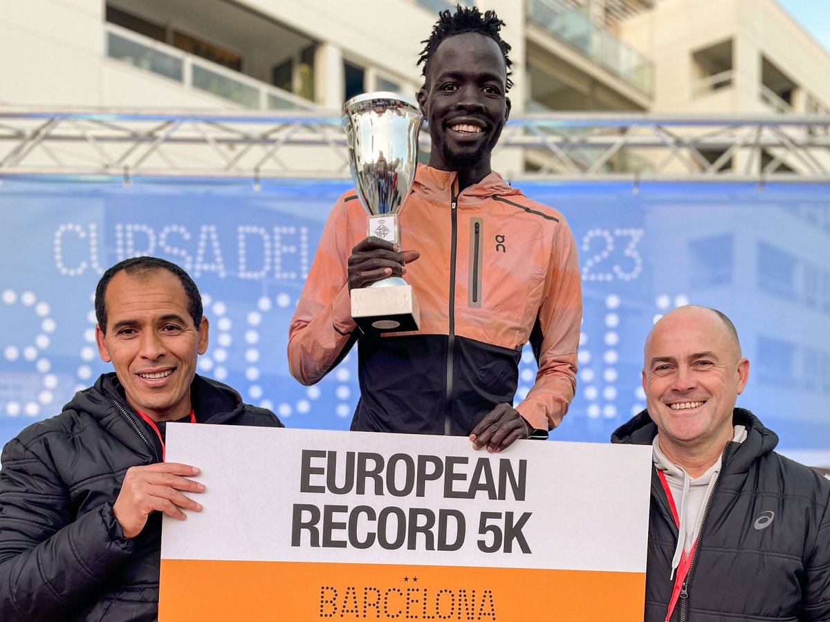 Dominic Lobalu brillierte im 5-km-Rennen in #Barcelona mit einer Weltklassezeit: In 13:12 Minuten lief der Athlet des LC Brühl als Sieger ins Ziel und egalisierte den Europarekord von Jimmy Gressier. swissathletics.ch/48fh63H @UBSathletics @EuroAthletics @srfsport 📸EP Management