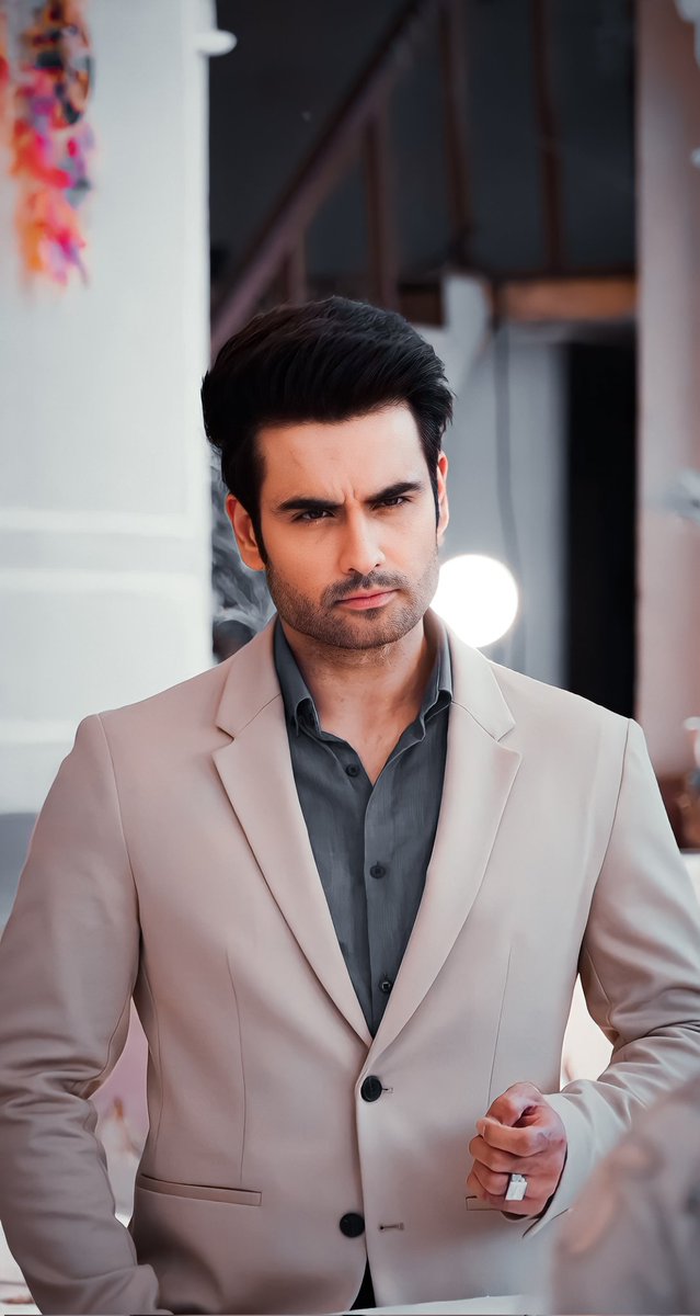 Happy New Year everyone #VDians 
Bhai <a href="/VivianDsena01/">Vivian Dsena</a> new year bhi agaya When will u start ur new show how many days we have to wait to see u back on TV missing u So much pls Comeback soon #VivianDsena 🙏🙏🙏🙏