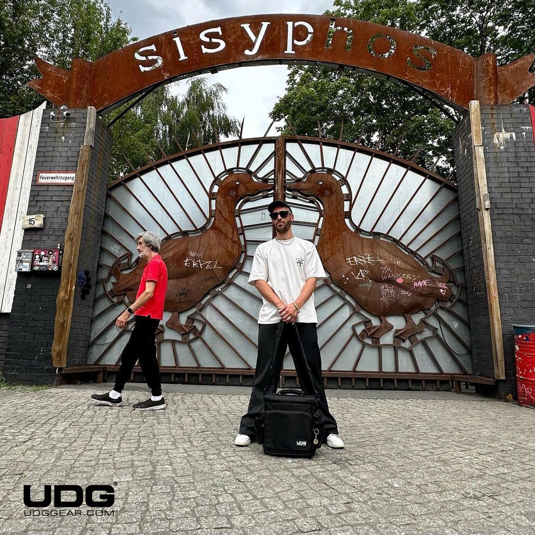 udggearcom's tweet photo. The best vinyl trolley in the World 🎶 thanks @MaximLany
#UDG #UDGGEAR #Deejay #Producer #DJLIFE #UDGonTheRoad #DJonTour #UDGUrban #UDGTravel #UDGMusic #UDGStyle #UDGreGram #maximlany #sisyphos #berlin #vinyl #vinylcase #ilovevinyl #pioneerdj #party #dj #djlifestyle #rekordbox https://t.co/6IZoCoIcXy
