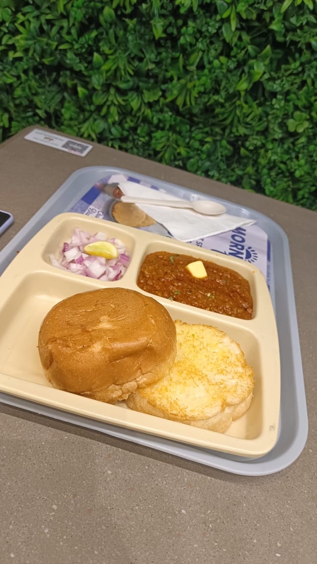 devsaini_12's tweet image. New Year Eve ✌️ Celebration at 📍HaldiRam 🍜 with Cousins
#Haldiram #KarolBagh #PusaRoad #HaldiRamsKarolBagh #TandooriSizzlers #Manchurian #VegNoodles #NewYearsEve