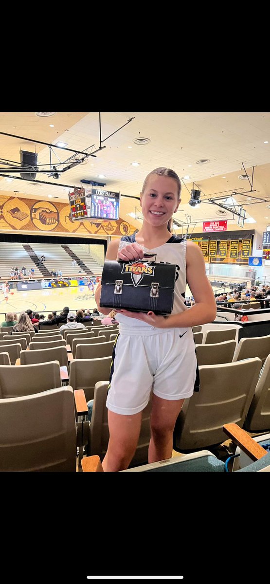 TeaGbb's tweet photo. Last week’s Lunch Box Player of the Week goes to Kya Haynes! Kya brought a lot of energy and did work during practice all week long! #TeaGBB #TeaTitans #TitanNation #LunchBoxAward #GoToWork https://t.co/6RlIdNdxzB