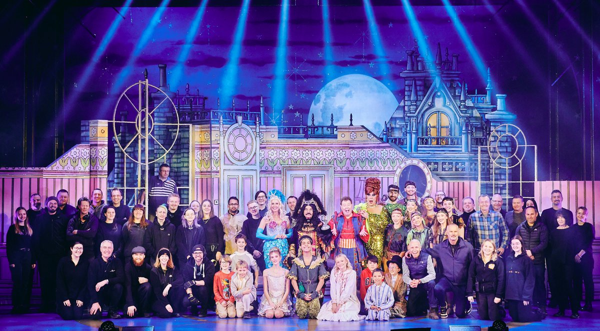 BristolHipp's tweet photo. Peter Pan has come to an end but we'd like to thank each &amp; every one of you that came along to our panto &amp; any other performance in 2023. It's because of your support that we can continue to bring brilliant shows to Bristol &amp; the SouthWest. See you in 2024❤️ https://t.co/3sH1AXHcCi