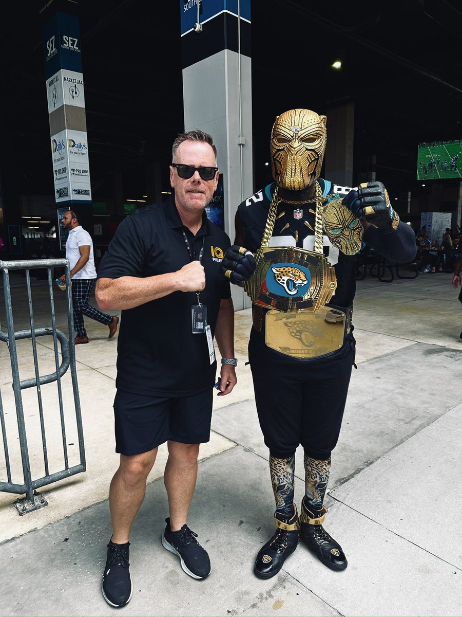 HDFLrider's tweet photo. @Jaguars @OfficialVyStar ❤️ this guy.    Way to carry the torch!! https://t.co/PcvJxRYyy6
