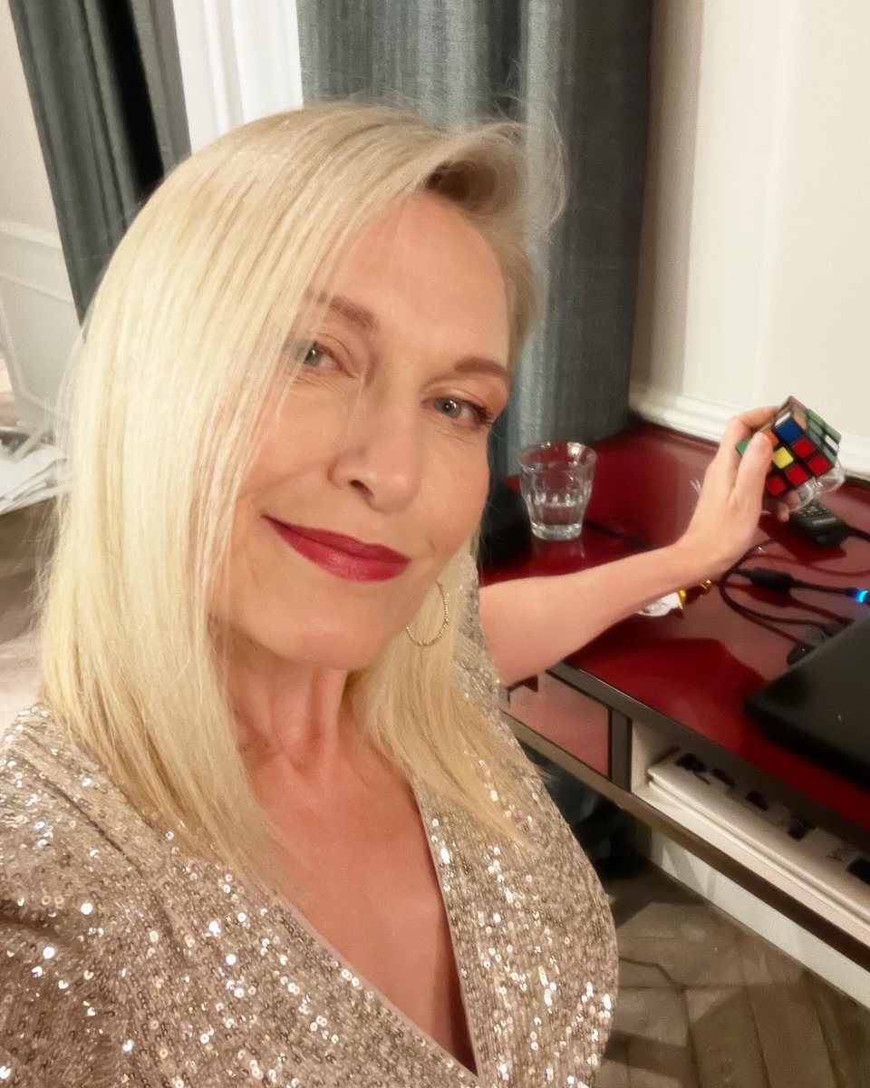 ToscaMusk's tweet photo. Ringing in the New Year with sparkles and this Rubik’s cube 🙌

HAPPY NEW YEAR everyone! 🎉 Thanks for an amazing 2023. Here’s to 2024! 🥂 https://t.co/T0ZaFN8mSB