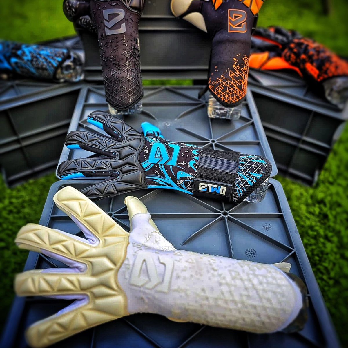 B2_Gkgloves tweet media