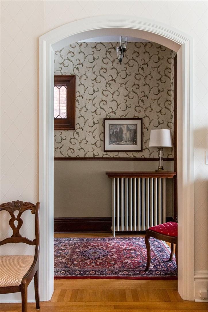 Stanley Cool Brick
This #HamOnt home is a shining example of good bones without all the original character stripped. Circa 1908 without an identity crisis. Old-fashioned charm waiting for your refreshed decor ideas.  Offered at $1.189M.
realtor.ca/real-estate/26…
📸 <a href="/vogelcreative/">Tom Vogel</a>