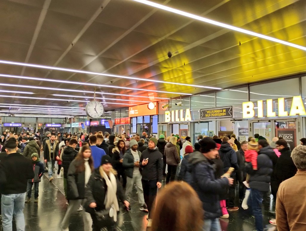 Die Mangoheldin @barsforlife hat sich heute im Dienste der Gemeinschaftsverpflegung todesmutig am #Praterstern ins Getümmel gestürzt.