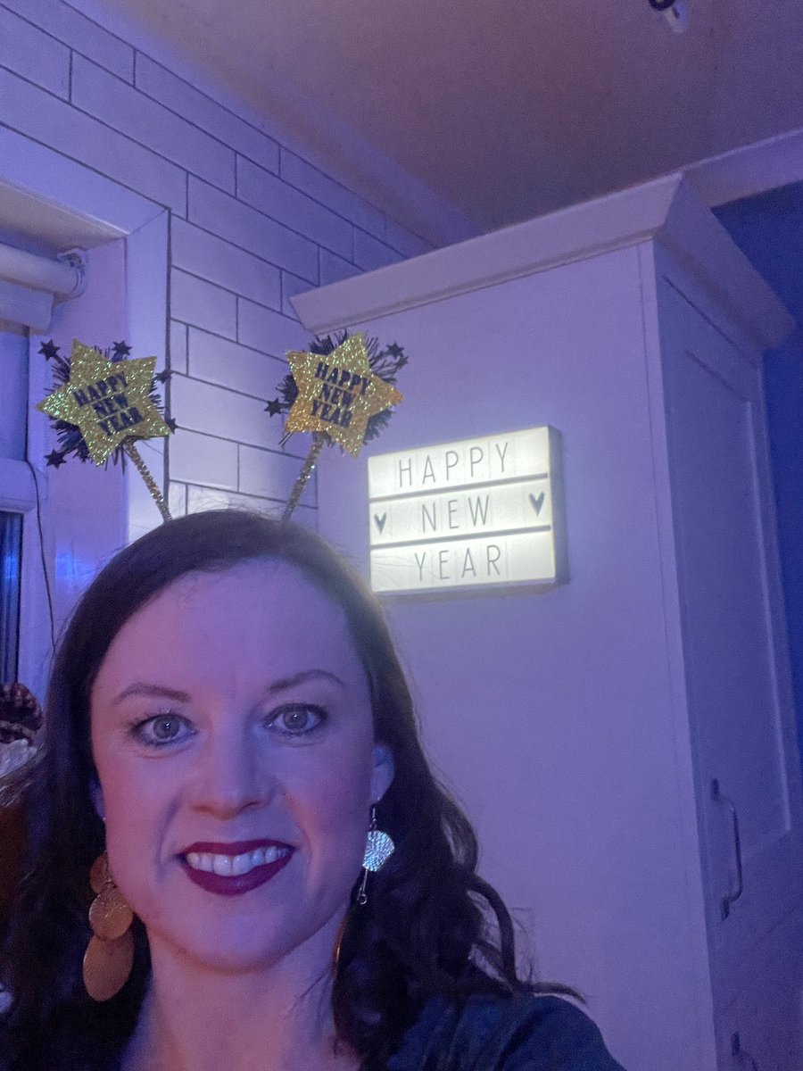Ashley Thomson tweet media