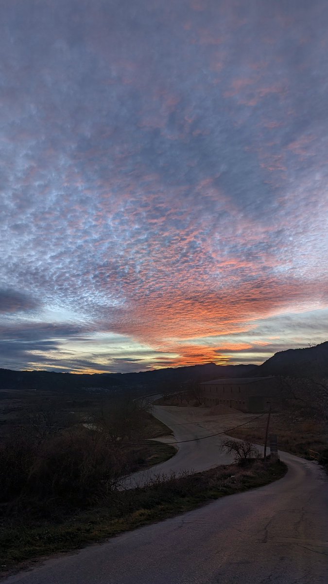 sergioferni1's tweet photo. el último cielo del año ha sido un servicio🌄 https://t.co/pSpMyOszcG
