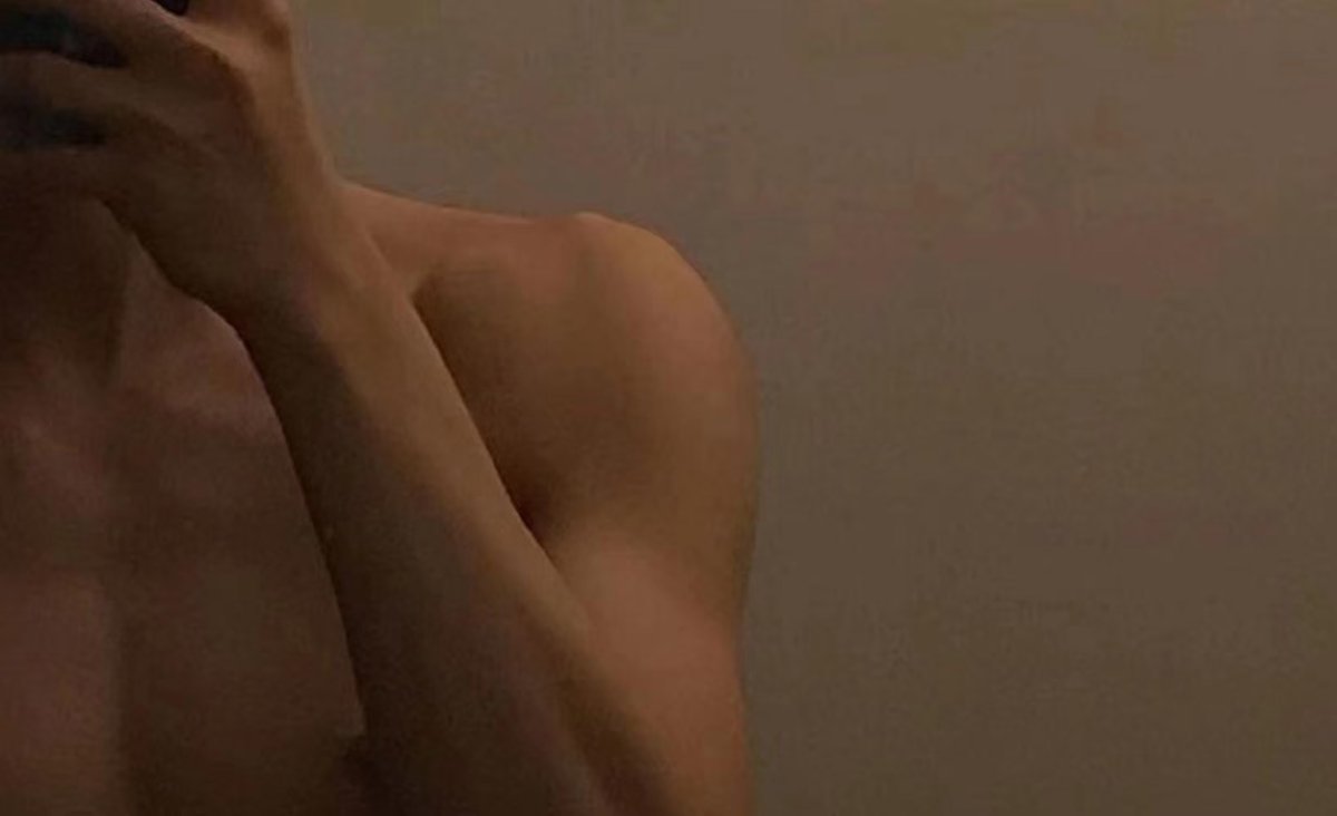 磊磊睡醒了 tweet media