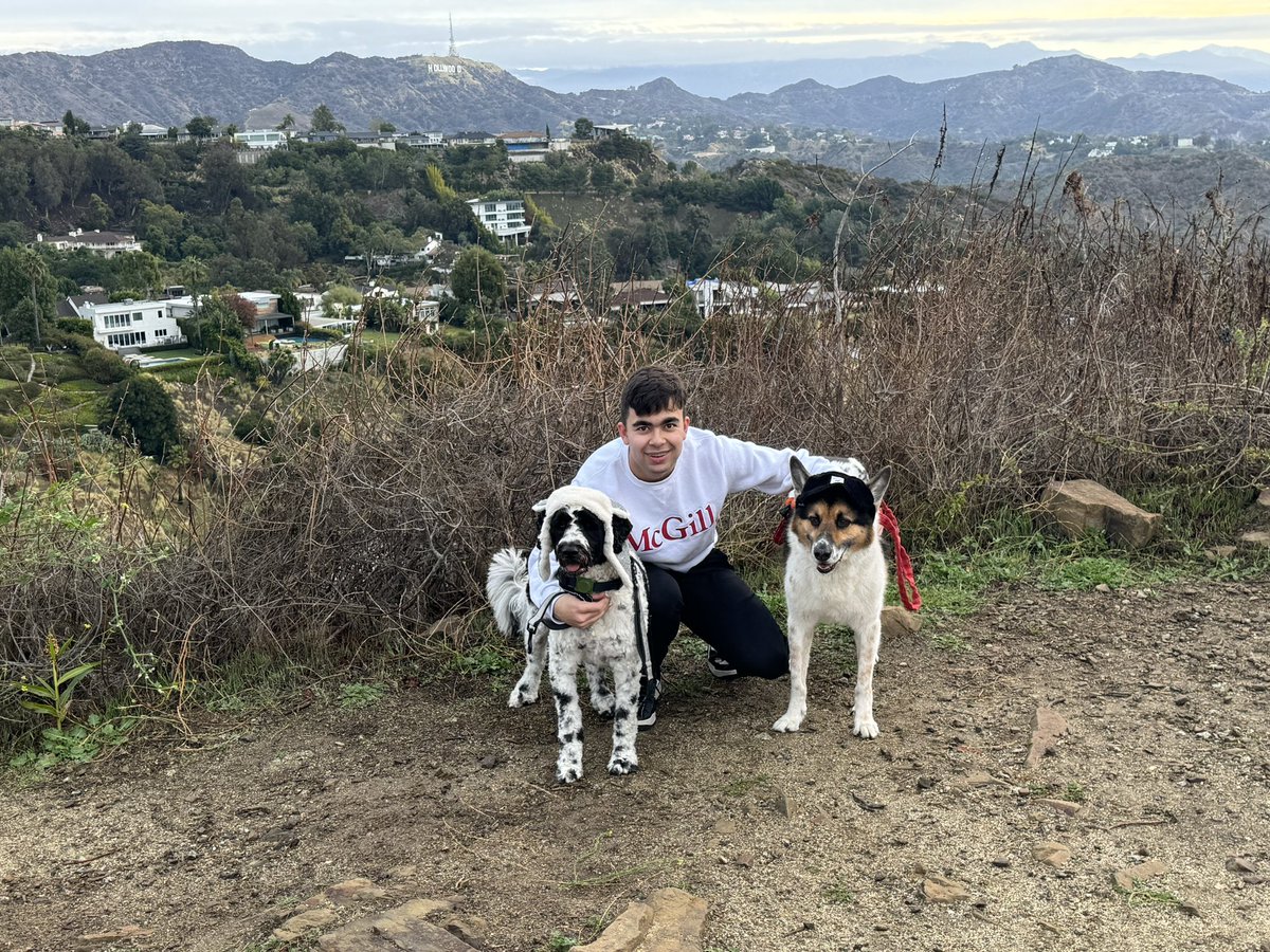 DrMarthaGulati's tweet photo. New Years Eve spent with my 🇨🇦Canadian nephew making him run up and down #runyoncanyon for the sunrise (sort of!) in #WeHo #LosAngeles @TrudeauGulati 

@HeartOTXHeartMD @Libbyextra @bjcohenmd @AnastasiaSMihai @JGrapsa @JamalRanaMD https://t.co/RewLMRMTJd