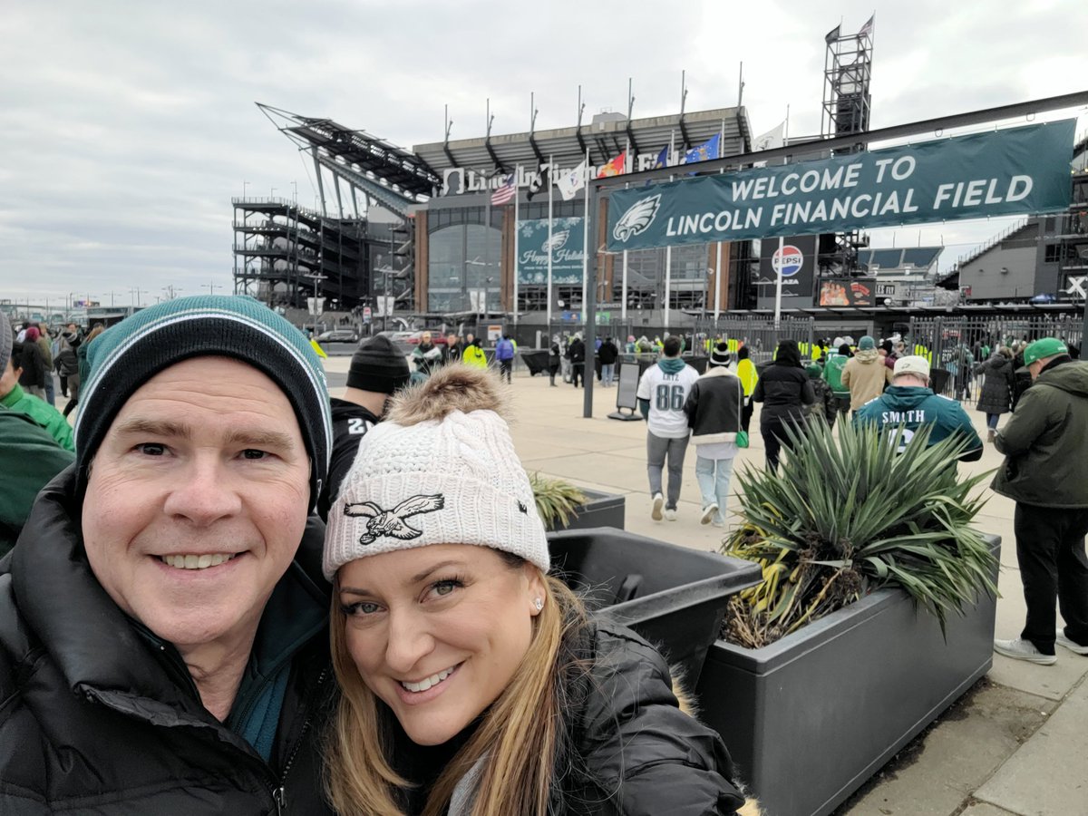 Happy New Year from me and @jenrenstewart and the @Eagles! GO BIRDS!!!