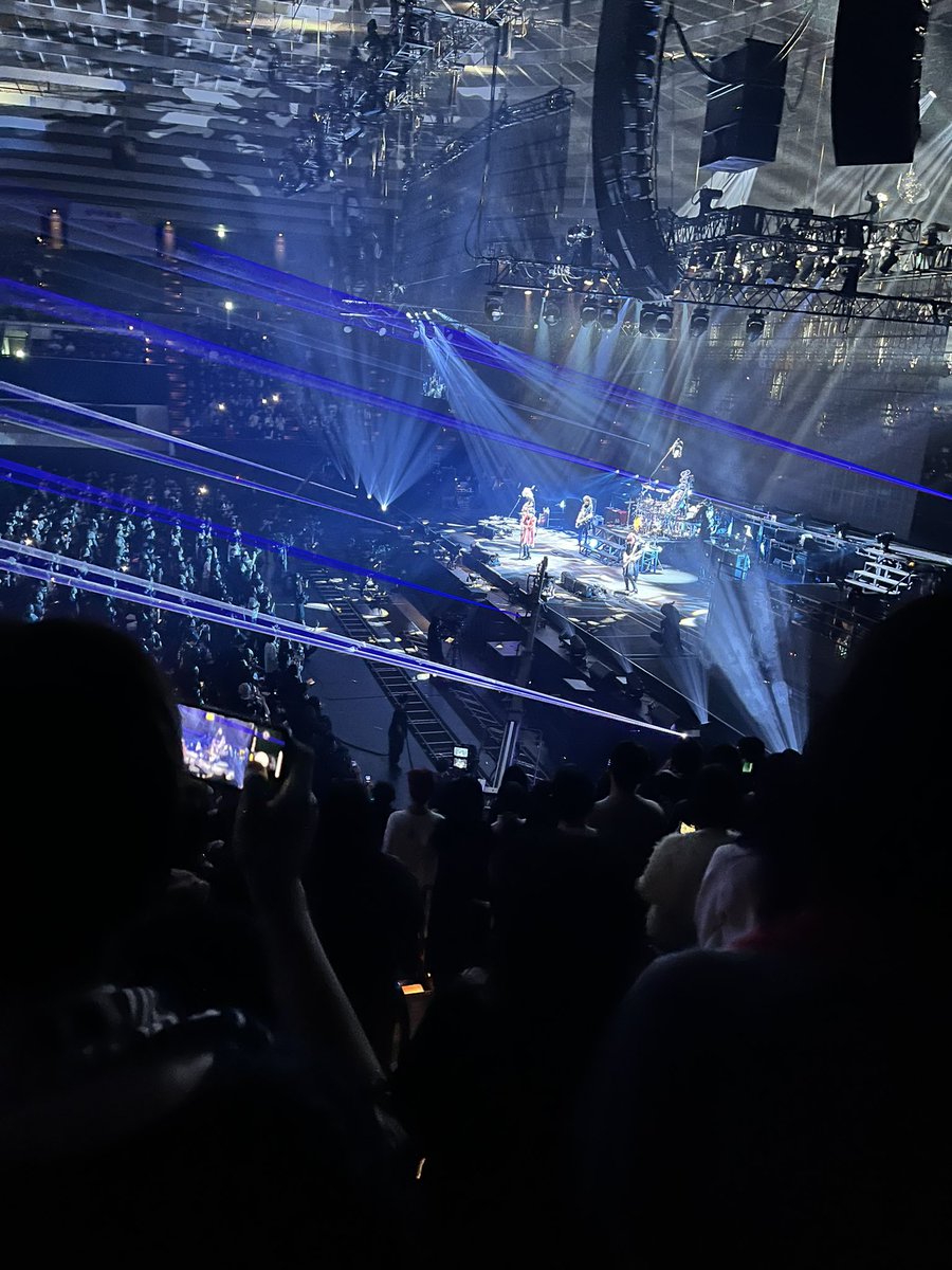 ymzk904's tweet photo. 行くか行くまいか迷ったけど、迷うぐらいなら行っておいでと言われて、連戦してきました。人生初カウントダウンライブ、楽しかったー!参加してよかったー!!今日もありがとうございました!
#LUNASEA
#LUNAPIC
#END_OF_DUAL https://t.co/Etr5ED2xvx