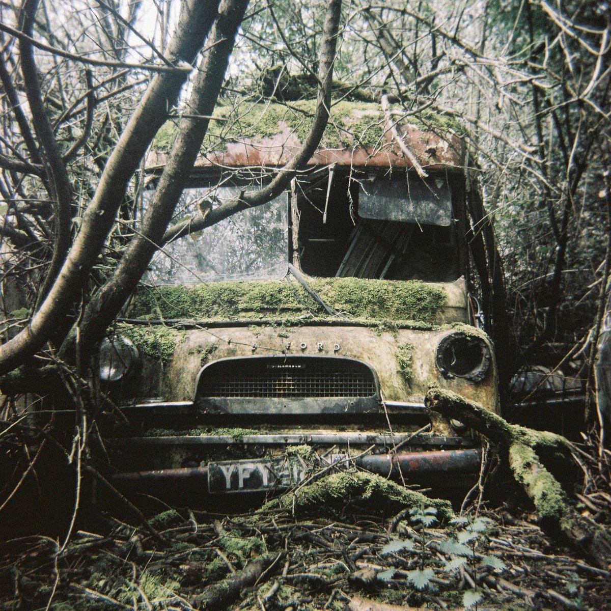 ObsidianUrbex's tweet photo. Once-loved Bedford camper van
📷 Kodak Duaflex II
Film: #lomometropolis #120film

Staffordshire, UK; May 2023

#filmisnotdead #believeinfilm #filmphotography https://t.co/VMrQTmrdoh