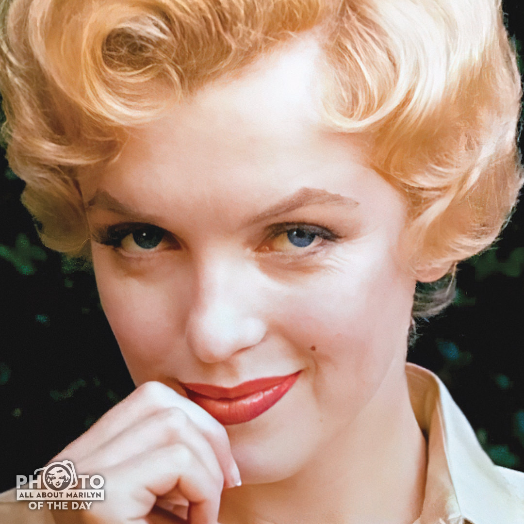 MARILYN MONROE PHOTO OF THE DAY — We close this year with a #smirking Marilyn in #Closeup. We wish you all the best for the coming year. May 2024 be wonderful for everyone! 💋. 

#Photooftheday #MarilynMonroePhotos #AllAboutMarilyn #MarilynMonroe #marilyn #Hollywood #OldHollywood