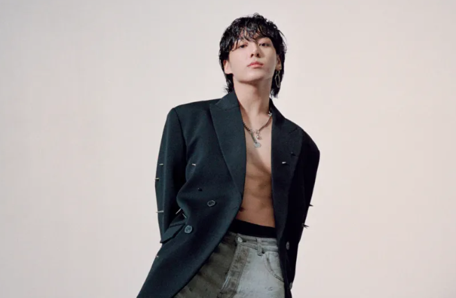 AboutMusicYT's tweet photo. MTV has named the record breaking albums of 2023:

Karol G - Mañana Será Bonito
Travis Scott - Utopia
Jungkook - Golden
Taylor Swift - 1989 (Taylor's Version)
Bad Bunny - Nadie Sabe Lo Que Va a Pasar Mañana
Drake - For All The Dogs https://t.co/Jb1waBv85k