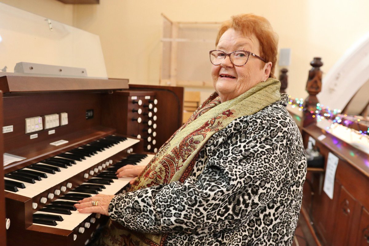 After playing the organ in our local church since she was 12, playing & singing on multiple parish pilgrimages & directing her choir for almost 20, my Mother played the church organ in Mountmellick this morning for the last time. A very talented & dedicated woman 🎼🎵